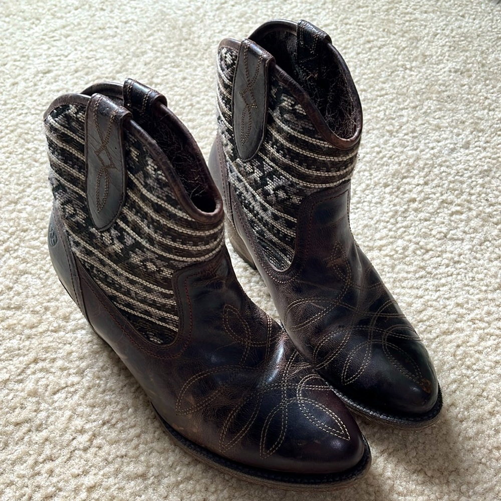 Ariat Meadow, Ankle cowboy boots 9B, brown